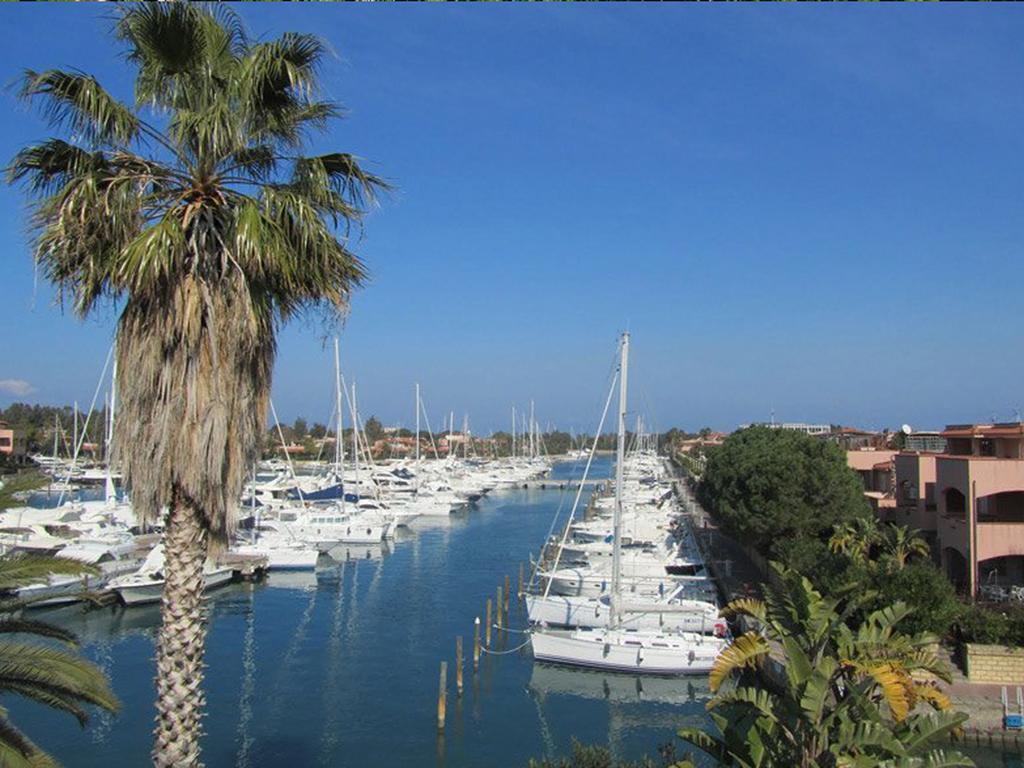 Baia Dei Delfini Aparthotel Фурнари Екстериор снимка