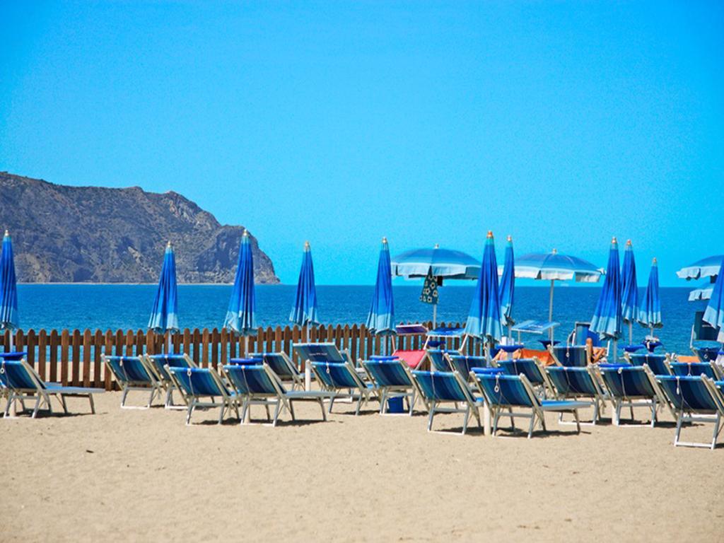 Baia Dei Delfini Aparthotel Фурнари Екстериор снимка