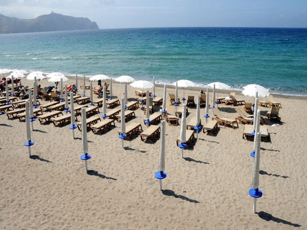 Baia Dei Delfini Aparthotel Фурнари Екстериор снимка