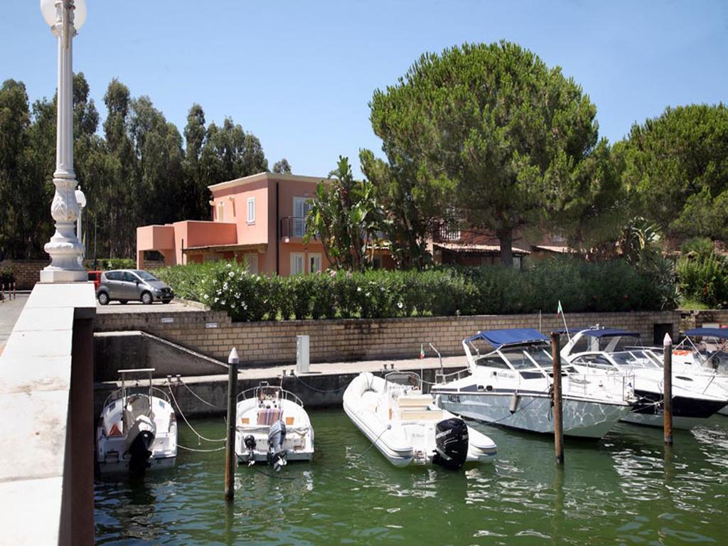 Baia Dei Delfini Aparthotel Фурнари Екстериор снимка