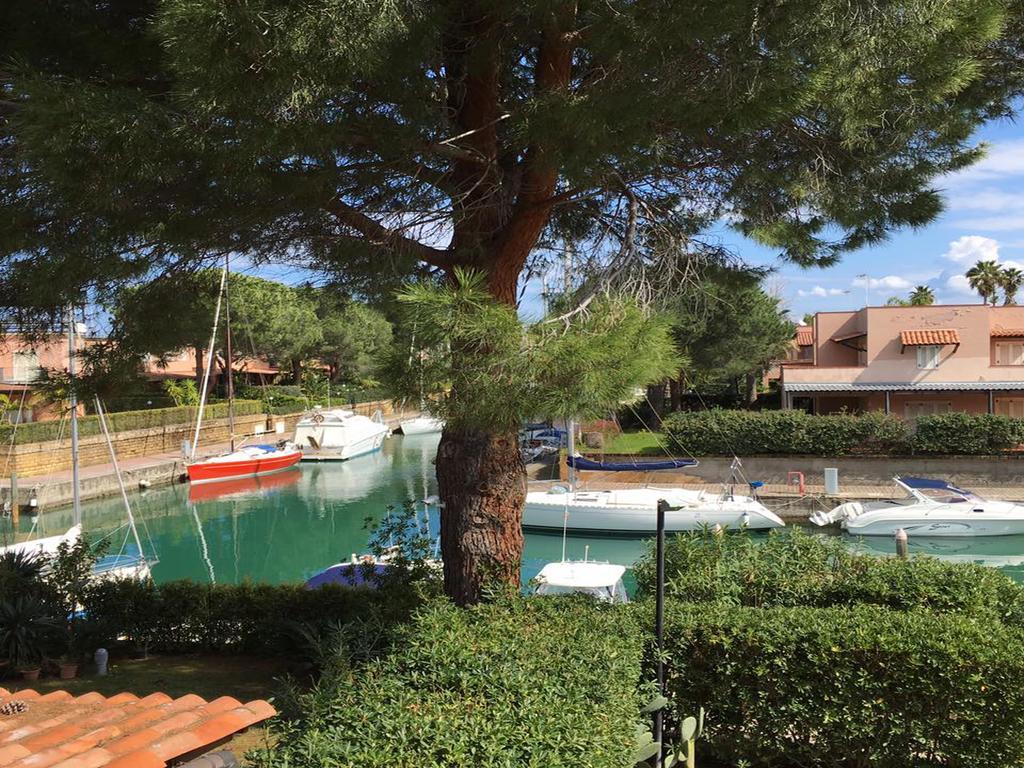Baia Dei Delfini Aparthotel Фурнари Екстериор снимка