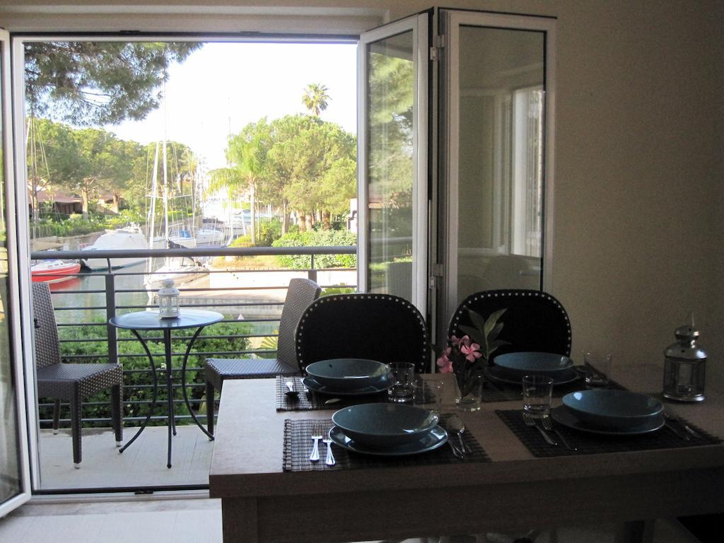 Baia Dei Delfini Aparthotel Фурнари Стая снимка