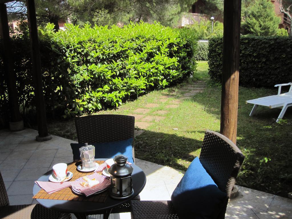 Baia Dei Delfini Aparthotel Фурнари Стая снимка