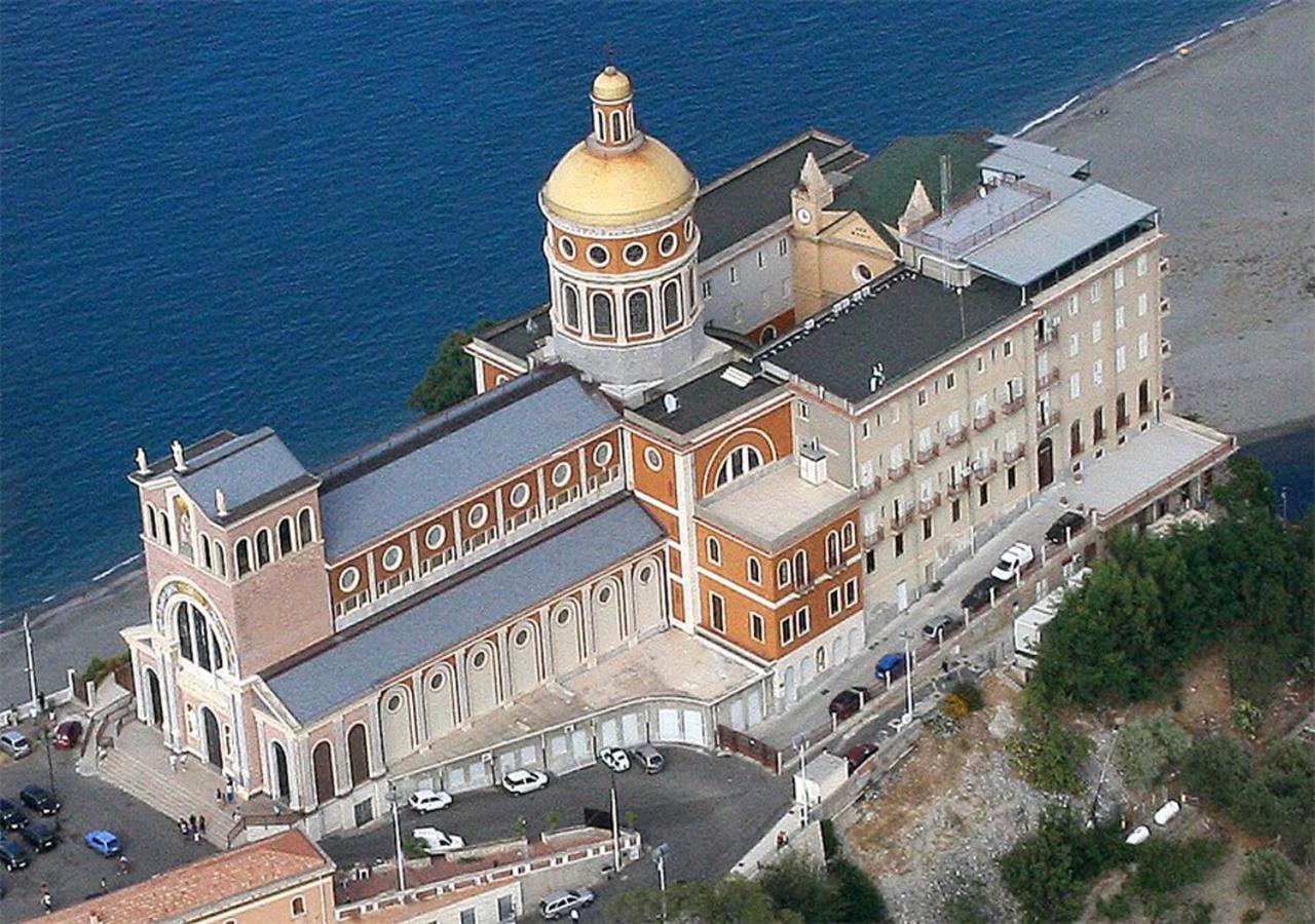 Baia Dei Delfini Aparthotel Фурнари Екстериор снимка