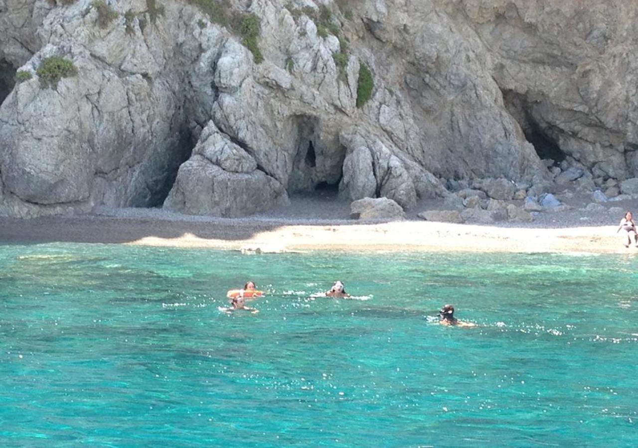 Baia Dei Delfini Aparthotel Фурнари Екстериор снимка