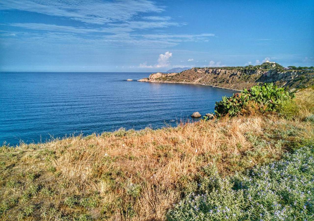 Baia Dei Delfini Aparthotel Фурнари Екстериор снимка